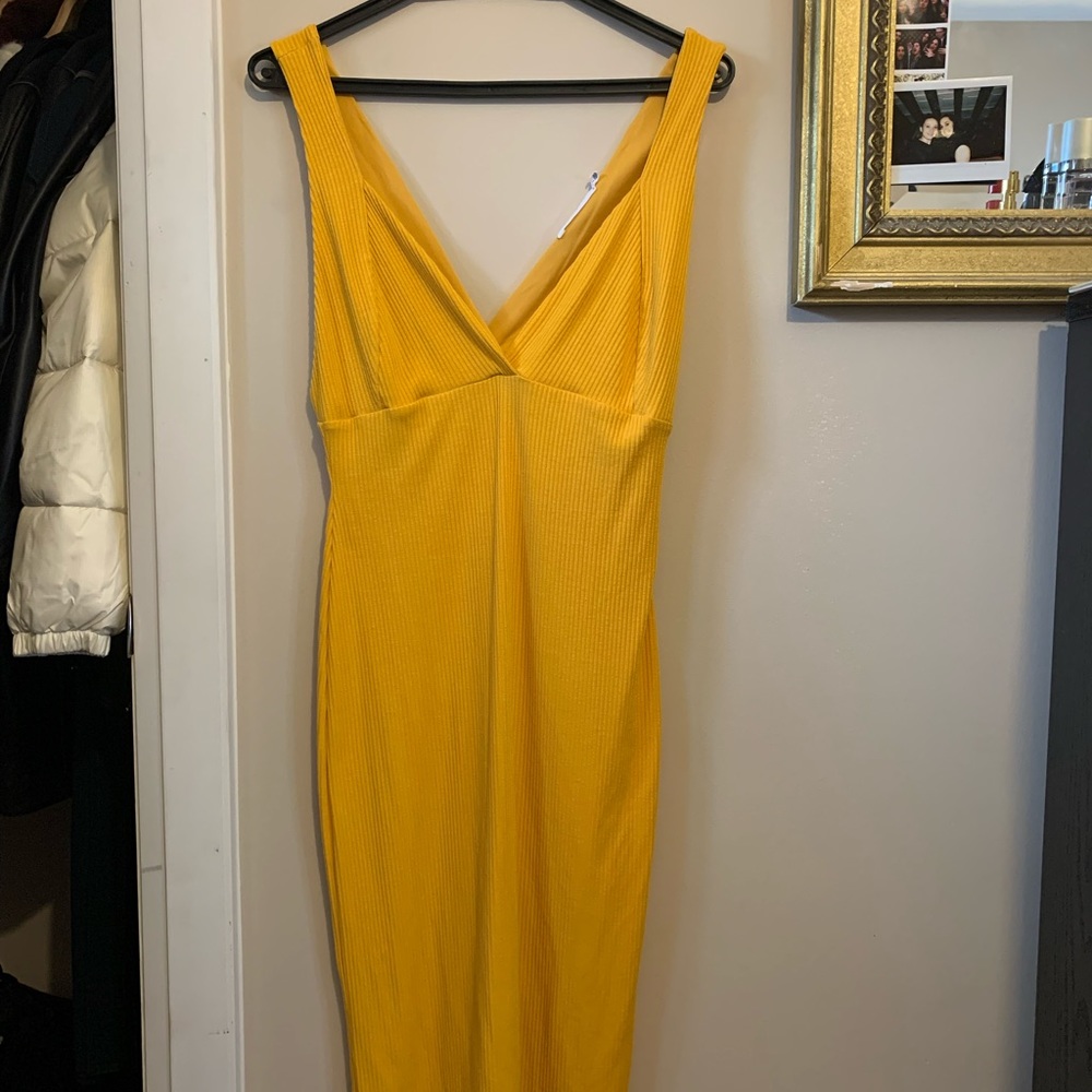 Low-cut Midi Dress
